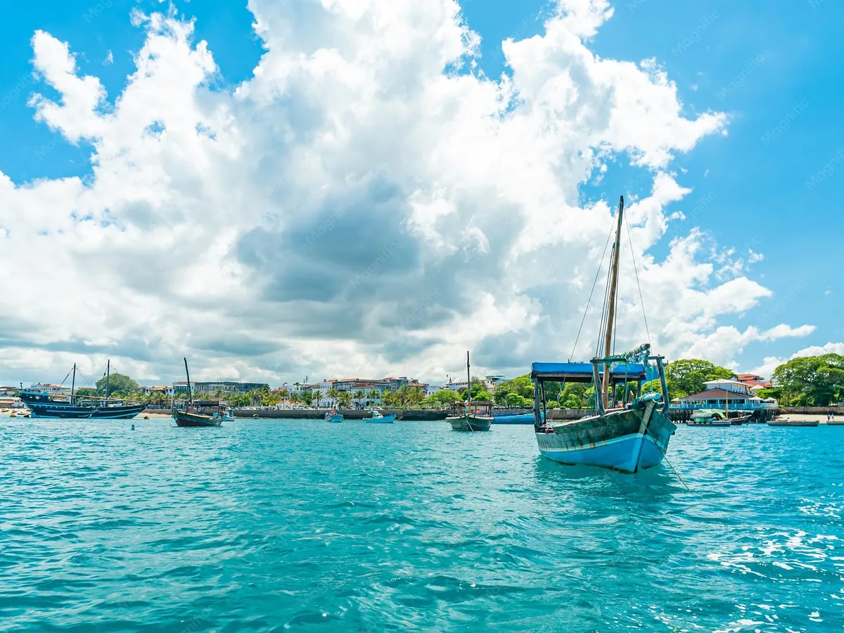 Voiliers traditionnels sur une mer turquoise, face à Zanzibar